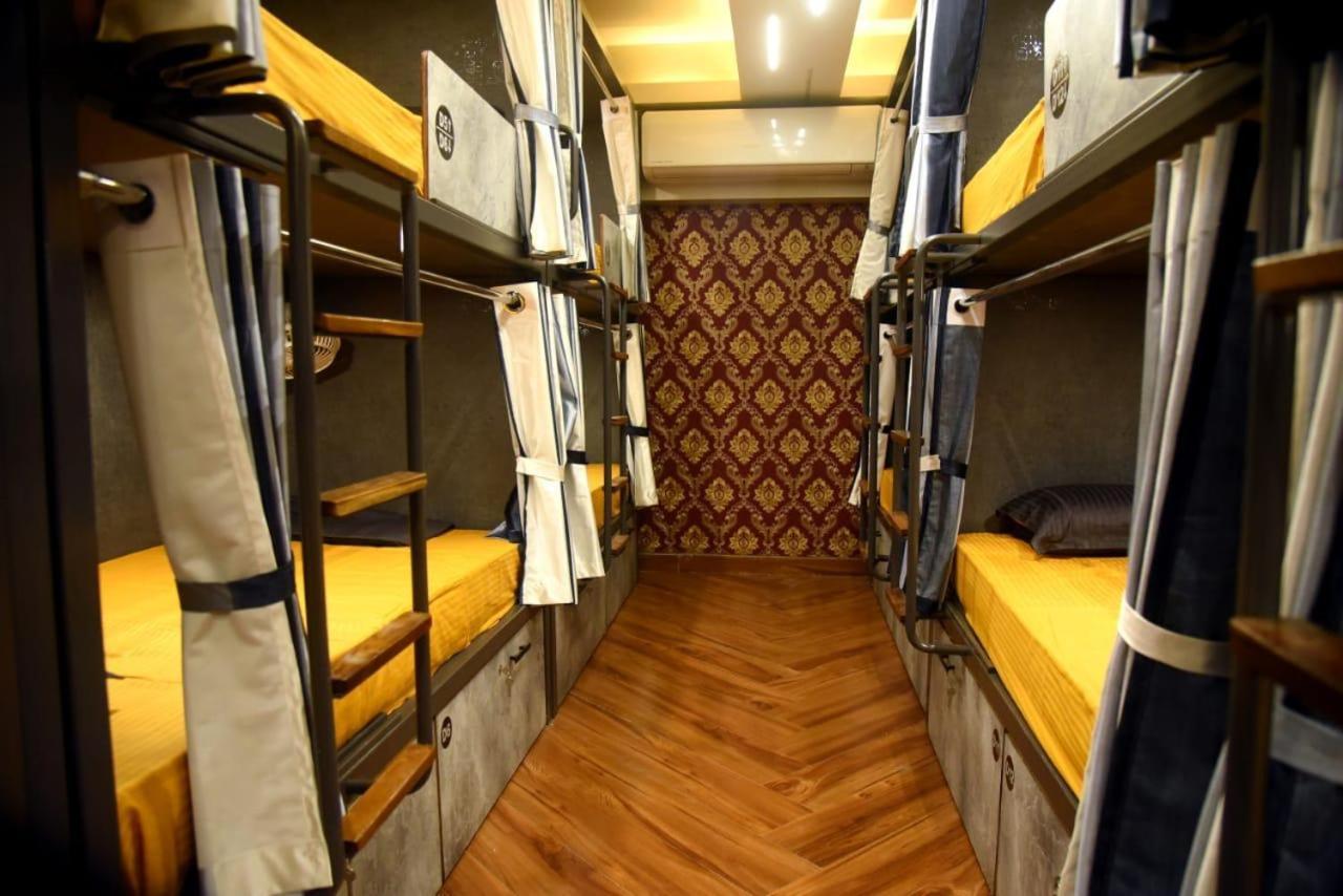 Charyana Lady Dorms Hostel อาเมดาบัด ภายนอก รูปภาพ